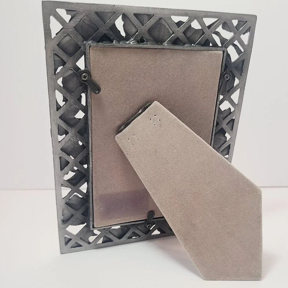 Picture Frame Vintage Metal Floral– Intricate Antiqued Silver Tone - Picture 4 of 5